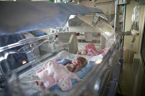 Palliatieve zorg bij pasgeborenen staat volgens sommige artsen nog in de kinderschoenen. Beeld: Reporters